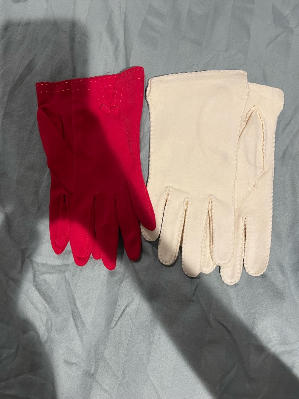 Elegant Women's Gloves Pair in Red and Cream - Vintage